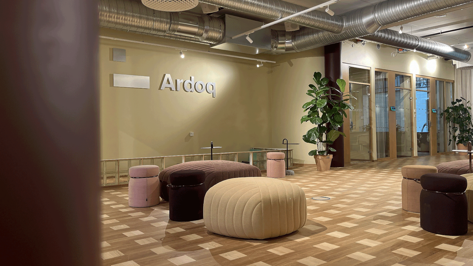 ardoq-hq-grensen-oslo-amfi-logo-wall