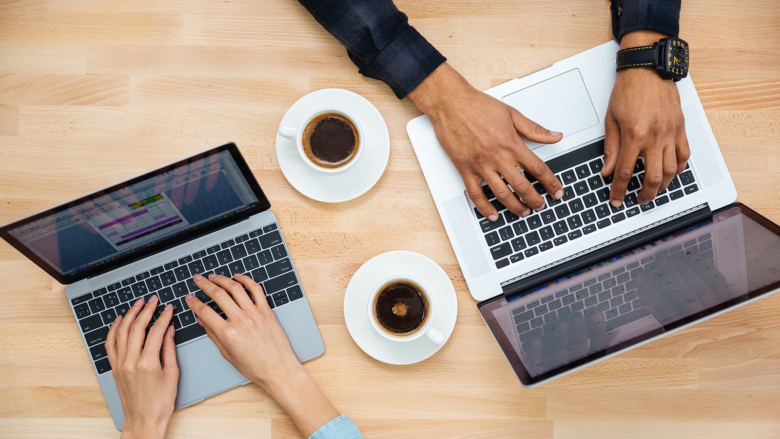 two enterprise architects working on the Digital Twin of an Organization